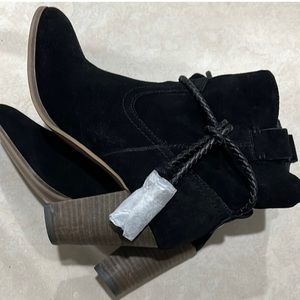 Dolce Vita size 7 black suede ankle boot in excellent condition work once
